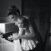 Moeder wast handen van kindje